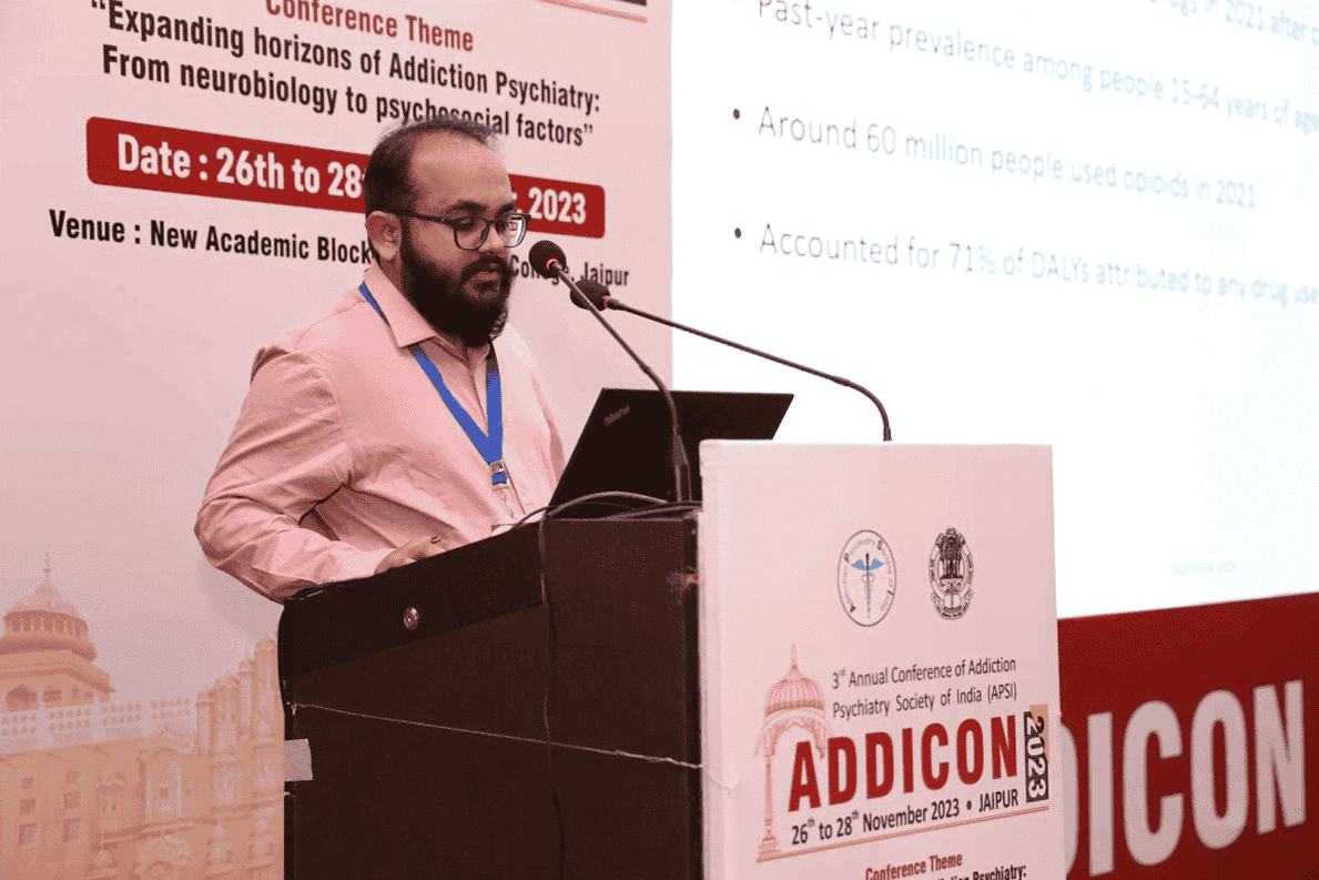 Dr. Vinit Patel presenting at the ADDICON 2023 conference in Jaipur